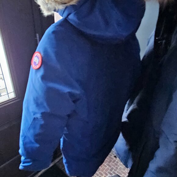 Cobalt Blue Canada Goose Youth Parka Large. - Picture 5 of 6